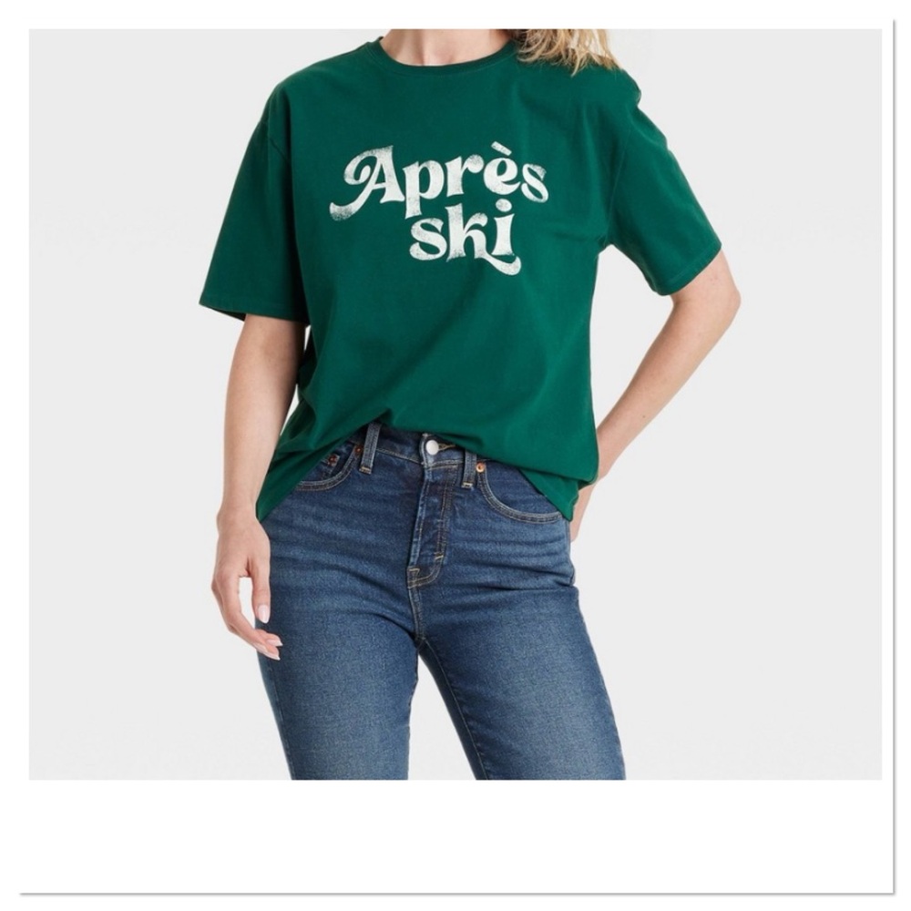 Women’s Green Après Ski Short Sleeve Tee Universal Thread